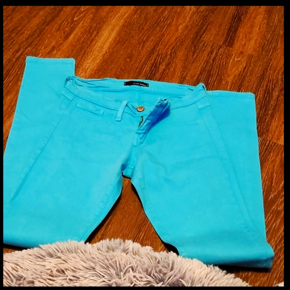 Very pretty blue jeanS